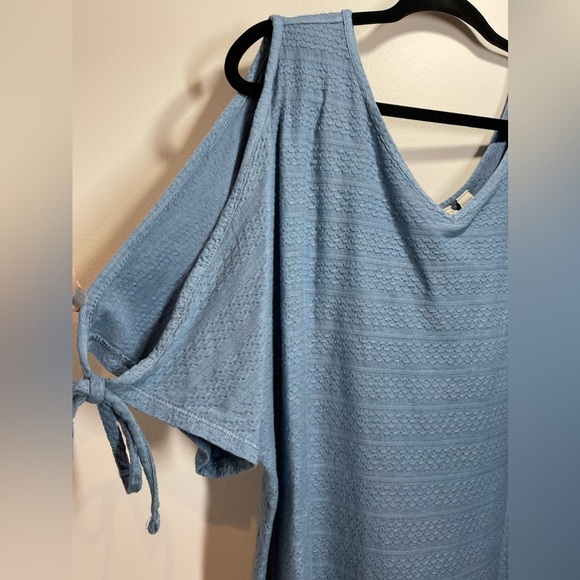NWOT CATO EST 1946 Blue Short Sleeve Cold Shoulder Top Size 22/24W - Picture 2 of 7